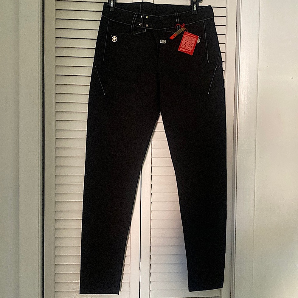 Black jean !! Need to buy! Great style.. !